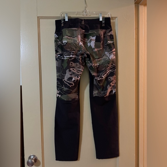 Under Armour camouflage outdoor pant - Picture 3 of 7